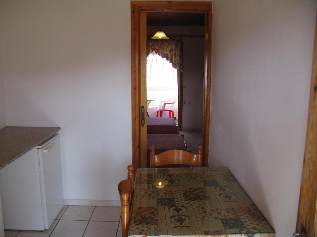 Loula Apartments Sidari  Bilik gambar